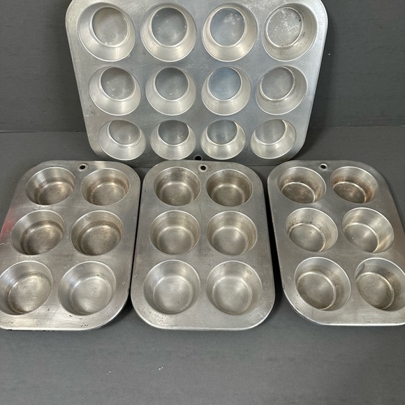 Cupcake Muffin Pans - Worthmore Aluminum - Picture 1 of 8